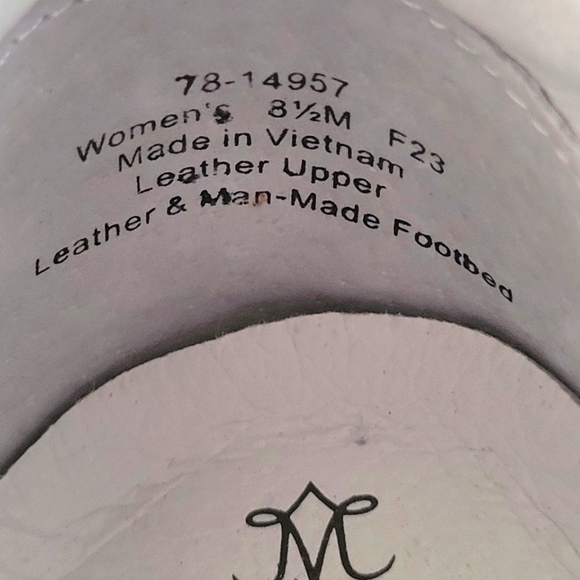 Johnson & Murphy women's Emory zip bootie. Wine washed Italian sheepskin. - Picture 2 of 5